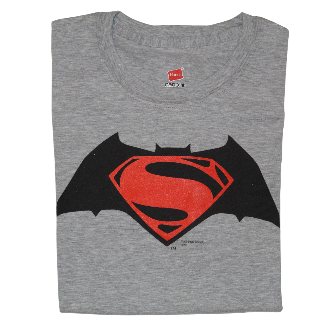 SHIRT : WOMEN'S - DC BATMAN V SUPERMAN LOGO